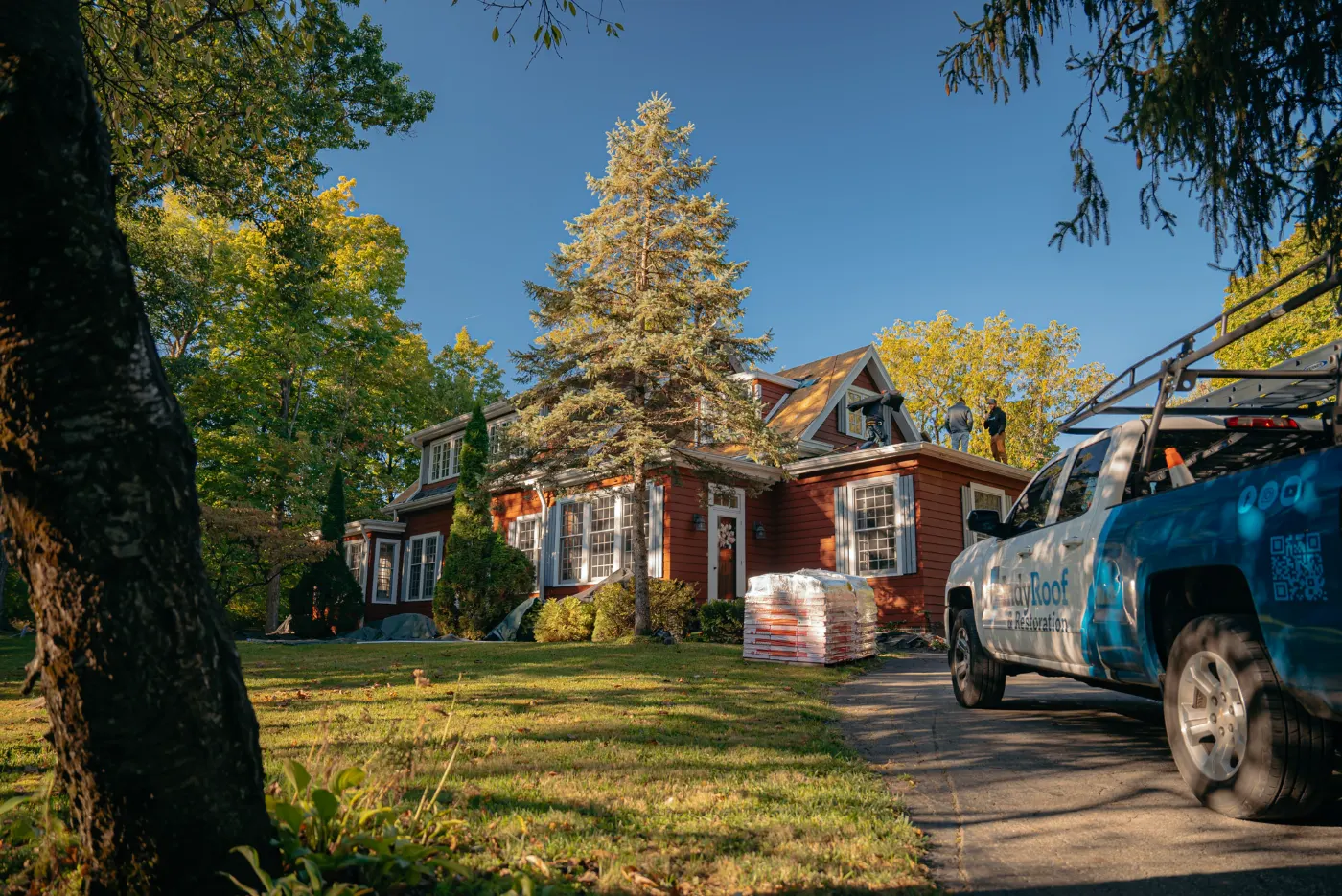 Manufacturer-certified roof installation in La Fontaine